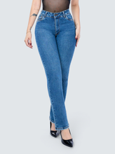 Cargar imagen en el visor de la galería, Ref: 95619 Jean Bota Recta stretch, tiro alto, tono Azul Medio.